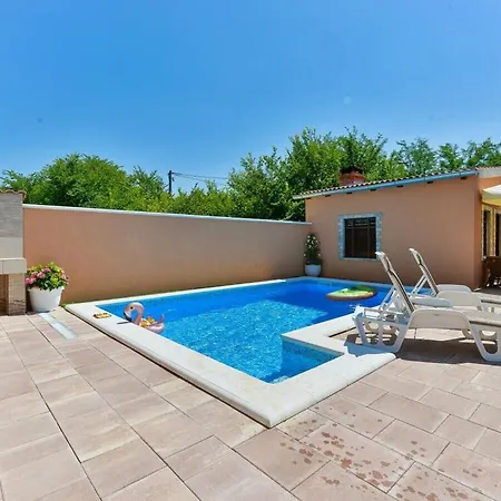 Meri Comfortable Ferienhaus Benkovac